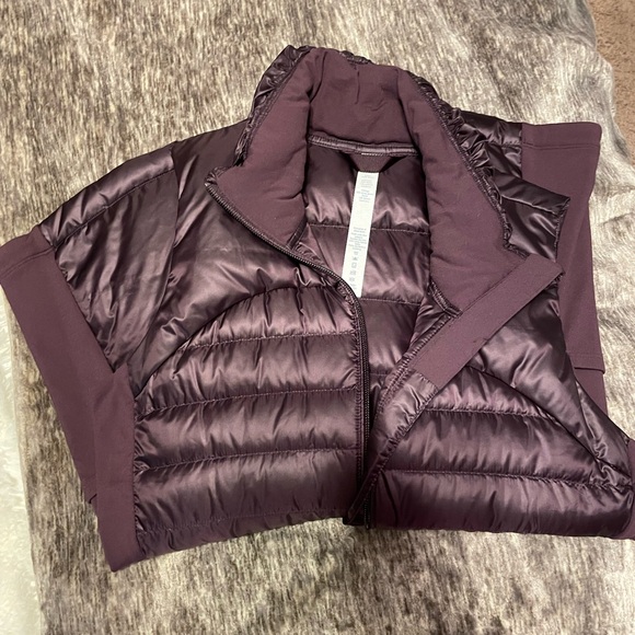 Lululemon down for a run purple vest - Picture 7 of 9